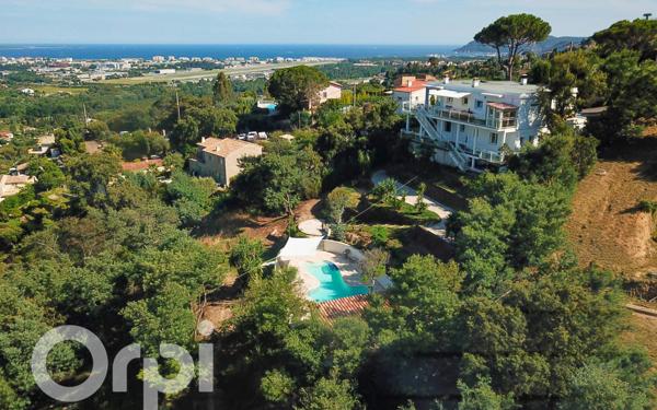 Maison à vendre    5 pièces • 153 m2 Mandelieu-la-Napoule