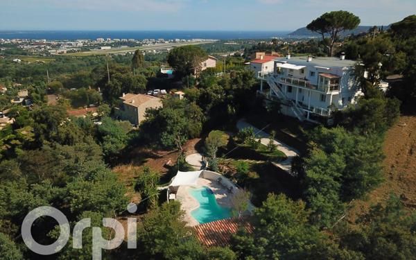 Maison à vendre    5 pièces • 153 m2 Mandelieu-la-Napoule