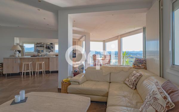 Maison à vendre    5 pièces • 153 m2 Mandelieu-la-Napoule