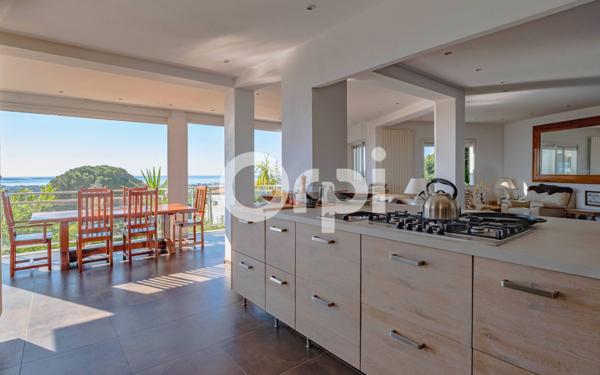 Maison à vendre    5 pièces • 153 m2 Mandelieu-la-Napoule