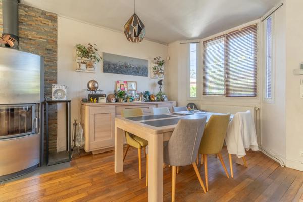 Maison
         5 pièces
        - 130 m² Exclusivité 425 000 € *