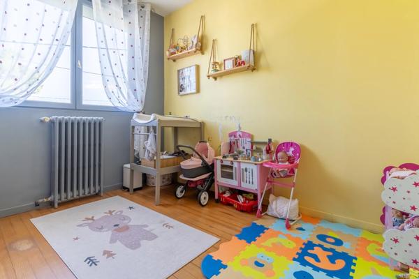 Maison
         5 pièces
        - 130 m² Exclusivité 425 000 € *