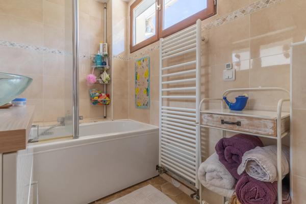 Maison
         5 pièces
        - 130 m² Exclusivité 425 000 € *