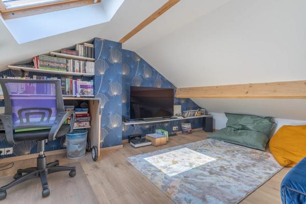 Maison
         5 pièces
        - 130 m² Exclusivité 425 000 € *