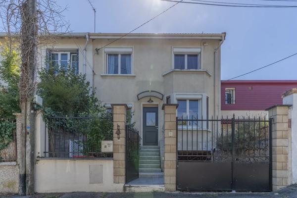 Maison
         5 pièces
        - 130 m² Exclusivité 425 000 € *