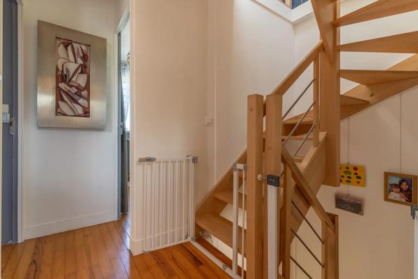 Maison
         5 pièces
        - 130 m² Exclusivité 425 000 € *