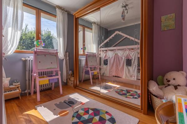 Maison
         5 pièces
        - 130 m² Exclusivité 425 000 € *