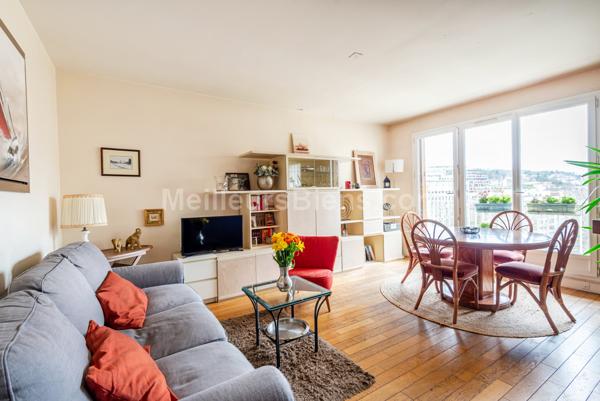 Au coeur de SEVRES, appartement familial 3 chambres avec balcons et vue, lumineux et en très bon état.