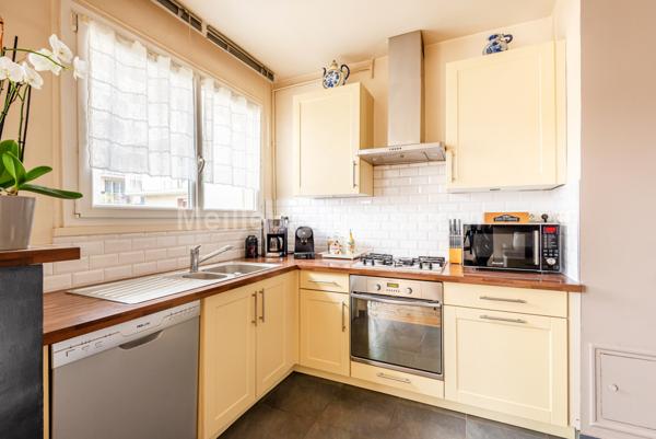 Au coeur de SEVRES, appartement familial 3 chambres avec balcons et vue, lumineux et en très bon état.