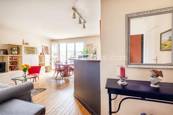 Au coeur de SEVRES, appartement familial 3 chambres avec balcons et vue, lumineux et en très bon état.