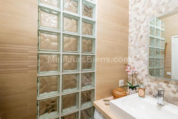 Au coeur de SEVRES, appartement familial 3 chambres avec balcons et vue, lumineux et en très bon état.