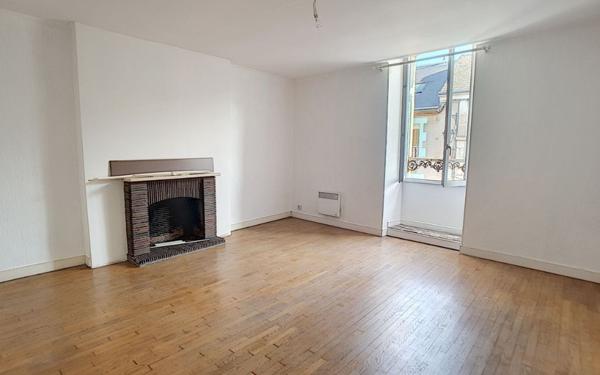 Appartement à louer    3 pièces •  Toury