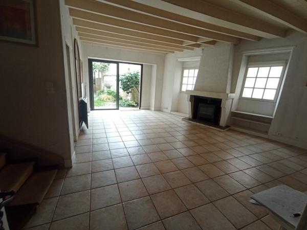 Maison à vendre |  Jonzac |  7 pièces | 300 m²