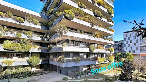 T2 32 m² + grande terrasse 13.8 m² + parking -Lironde/port marianne