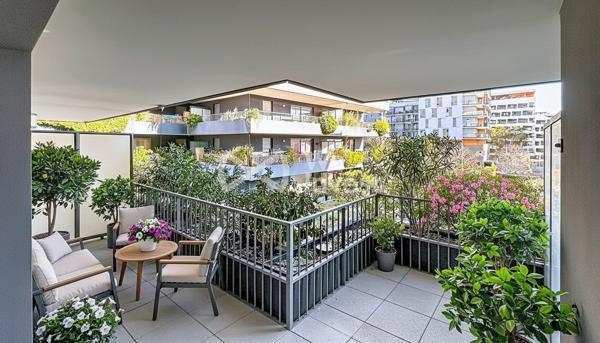 T2 32 m² + grande terrasse 13.8 m² + parking -Lironde/port marianne