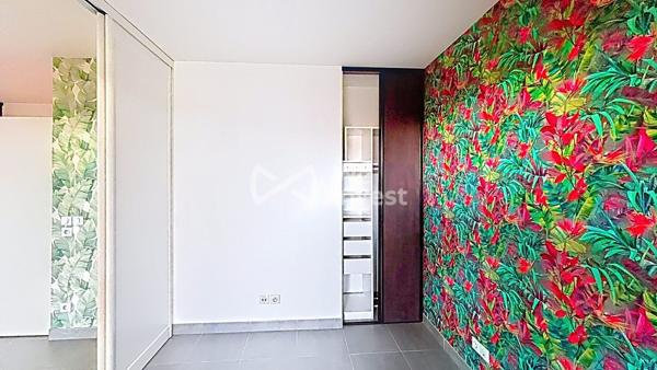 T2 32 m² + grande terrasse 13.8 m² + parking -Lironde/port marianne