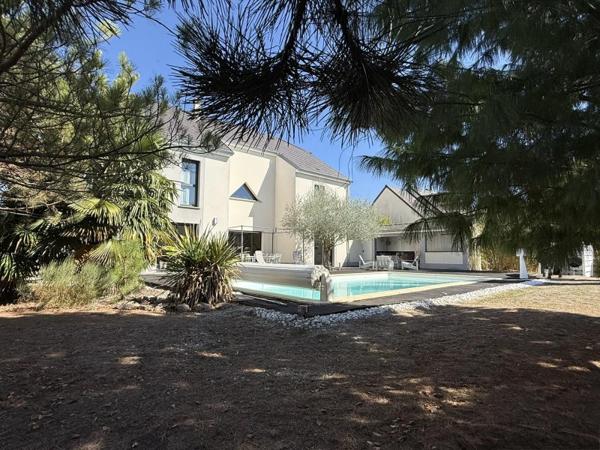 Vente / Maison T6+ à Saint-Julien-les-Villas (10800)