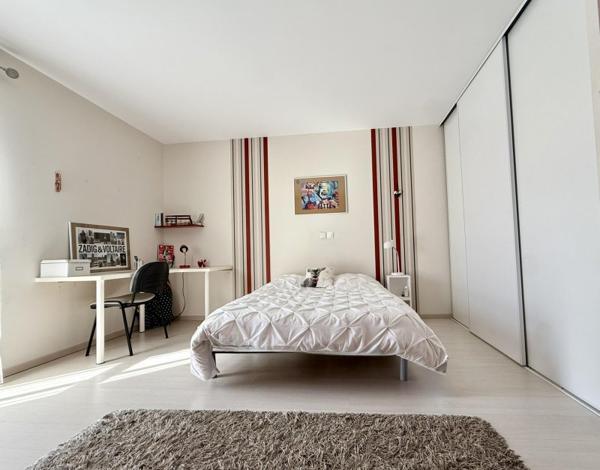 Vente / Maison T6+ à Saint-Julien-les-Villas (10800)