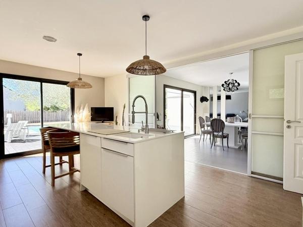 Vente / Maison T6+ à Saint-Julien-les-Villas (10800)