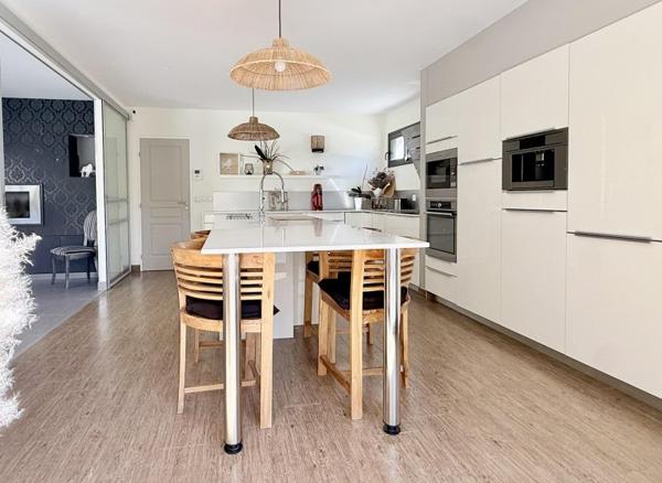 Vente / Maison T6+ à Saint-Julien-les-Villas (10800)