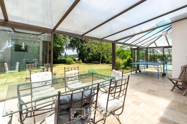 Maison familiale et sa piscine couverte face à l’Erdre à La Chapelle-sur-Erdre