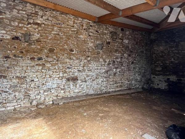 A vendre sur la commune d'Avranches, dans le centre-ville idéalement placé à proximité des comm...