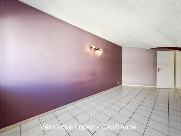 Exclusivité ! AGEN, proche lycée Palissy, agréable appartement T2 en duplex de 59 m² avec balcon et place de parking couverte.