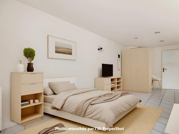 Exclusivité ! AGEN, proche lycée Palissy, agréable appartement T2 en duplex de 59 m² avec balcon et place de parking couverte.