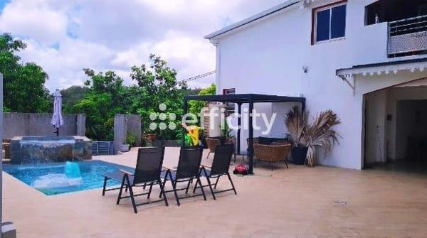 Maison
         5 pièces
        - 150 m² 430 000 € *