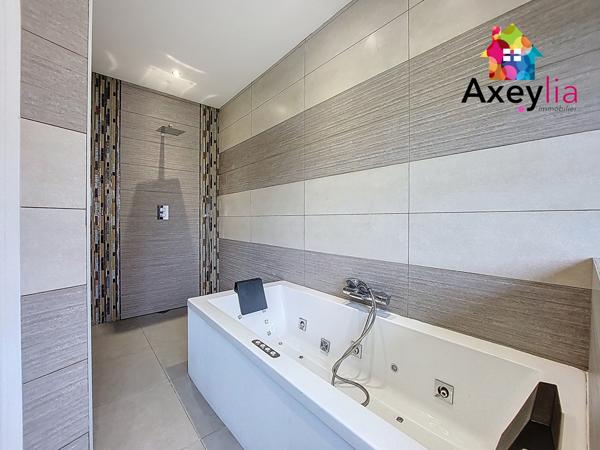 Riorges (42153) A VENDRE - RIORGES - MAISON ENTIEREMENT RENOVEE, 6 CHAMBRES ET TERRAIN