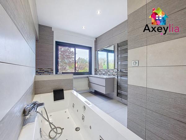 Riorges (42153) A VENDRE - RIORGES - MAISON ENTIEREMENT RENOVEE, 6 CHAMBRES ET TERRAIN