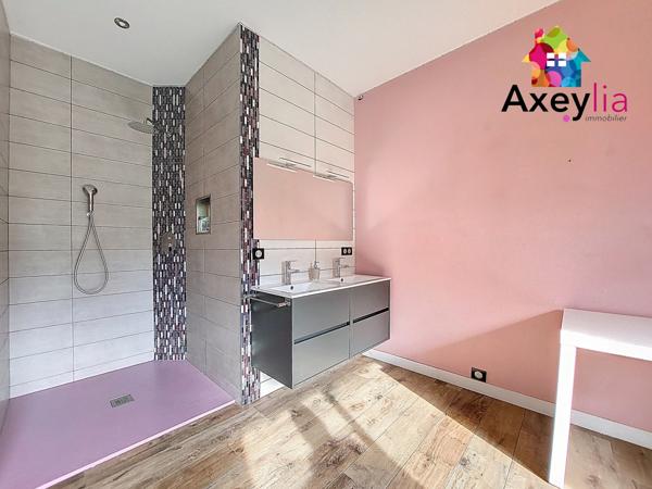 Riorges (42153) A VENDRE - RIORGES - MAISON ENTIEREMENT RENOVEE, 6 CHAMBRES ET TERRAIN