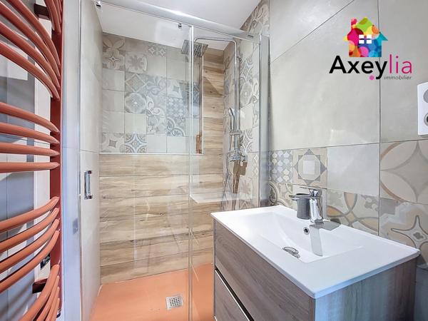 Riorges (42153) A VENDRE - RIORGES - MAISON ENTIEREMENT RENOVEE, 6 CHAMBRES ET TERRAIN