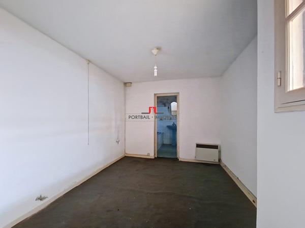 SAINT-SAVIN – MAISON EN PIERRE À RÉNOVER – 3 CHAMBRES – GARAGE