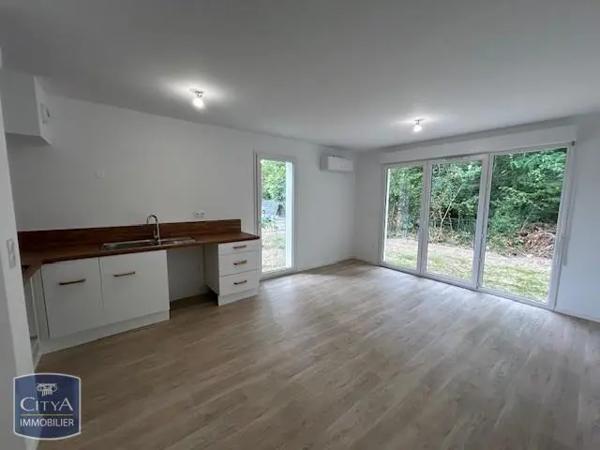 Maison à louer 3 pièces 64.72m² Breuillet (17920)