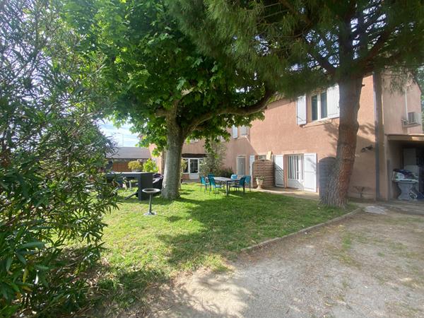 Local d'activité Crest 9 pièce(s) 380 m2 , espace jardin , parking, plusieurs bureau ou pas de portes