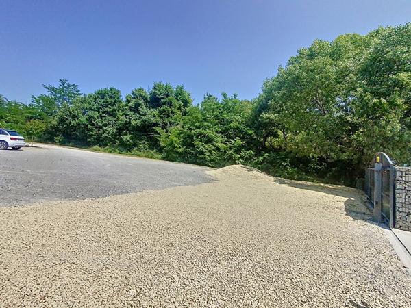 Local d'activité Crest 9 pièce(s) 380 m2 , espace jardin , parking, plusieurs bureau ou pas de portes