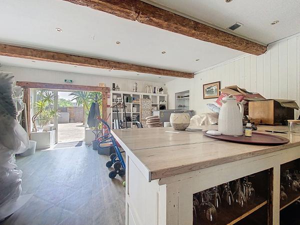 Local d'activité Crest 9 pièce(s) 380 m2 , espace jardin , parking, plusieurs bureau ou pas de portes