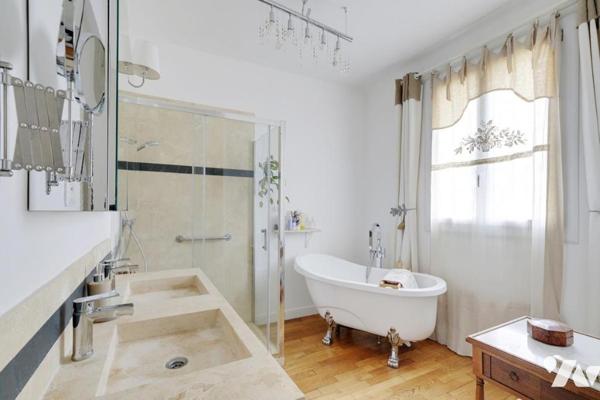 Maison de 6 pièces en copropriété  