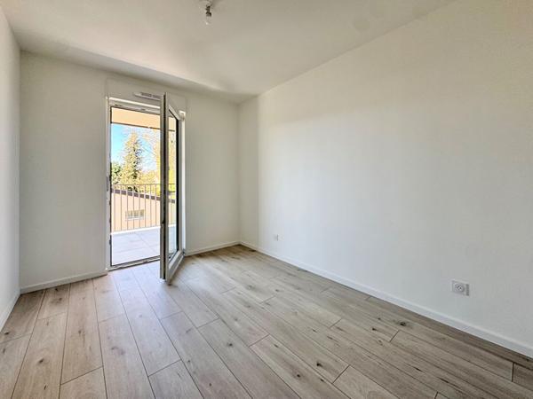 T4 avec 3 chambres - terrasse 24m² + garage + parking souterrain