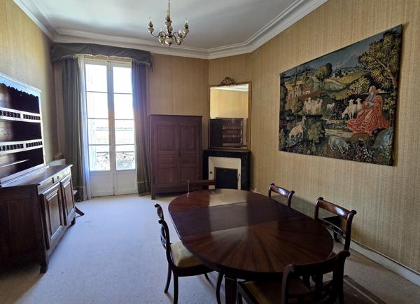 RUE MOUNEYRA FORT POTENTIEL DE VALORISATION – T4 avec balcon et cave