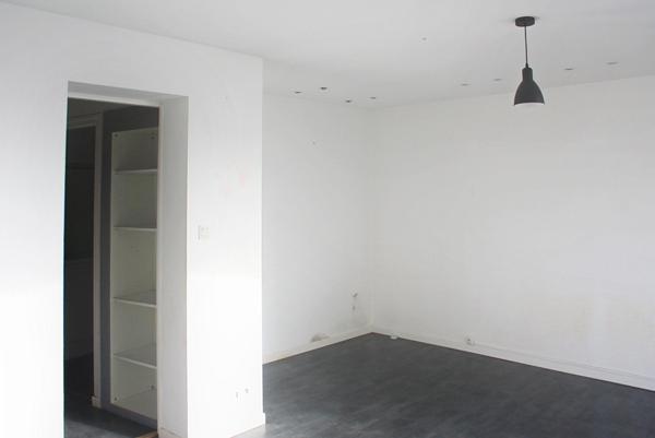 Ancien commerce au rez-de-chaussée et peut-être réhabilité en habitation avec sa cuisine et sa salle bain. A l'étage 3 belles chambres