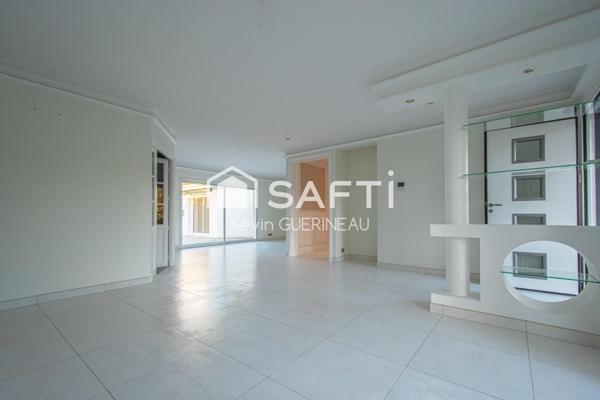 Maison de plain pied, 5 chambres, garage, jardin et piscine