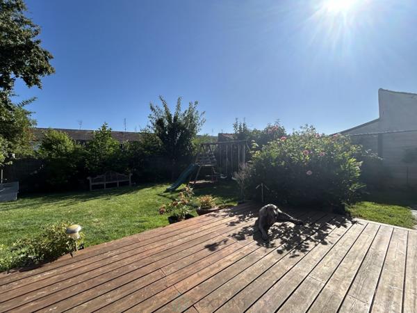 Maison Individuelle 4 chambres avec beaucoup de charme au calme.