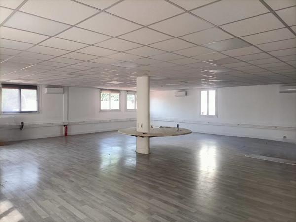 Immobilier Ivry-sur-Seine (94200) – Bureau 191.8m2 – 3 516 €