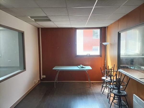 Immobilier Ivry-sur-Seine (94200) – Bureau 191.8m2 – 3 516 €