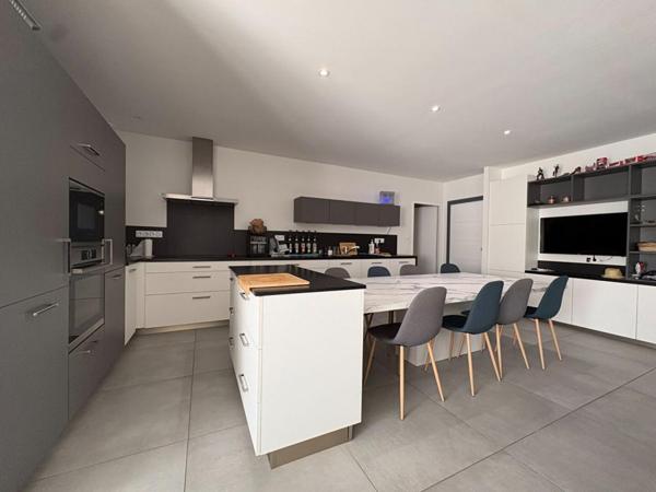 Maison  5 pièce(s) 140 m2