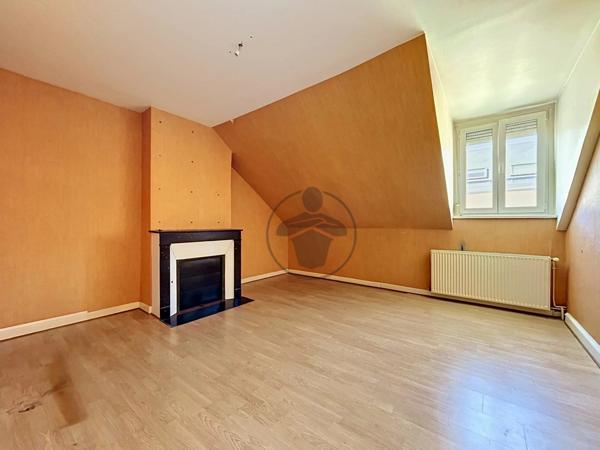 Vente                                                      Maison
                        
                     5 pièces                      105 m2                     à Saint-Quentin