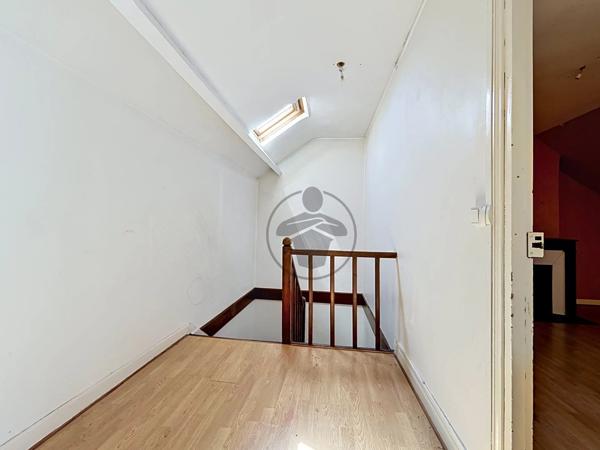 Vente                                                      Maison
                        
                     5 pièces                      105 m2                     à Saint-Quentin