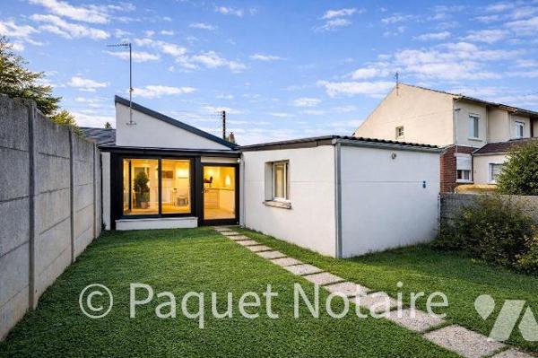 Secteur Vouël, proche D1
Ideal investisseur 
Maison plein pied comprenant entrée, WC, séjour,...